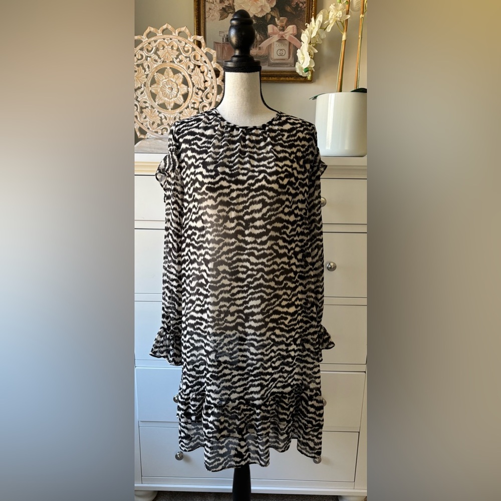 WHO WHAT WEAR Sz M Sheer / Ruffle Dress